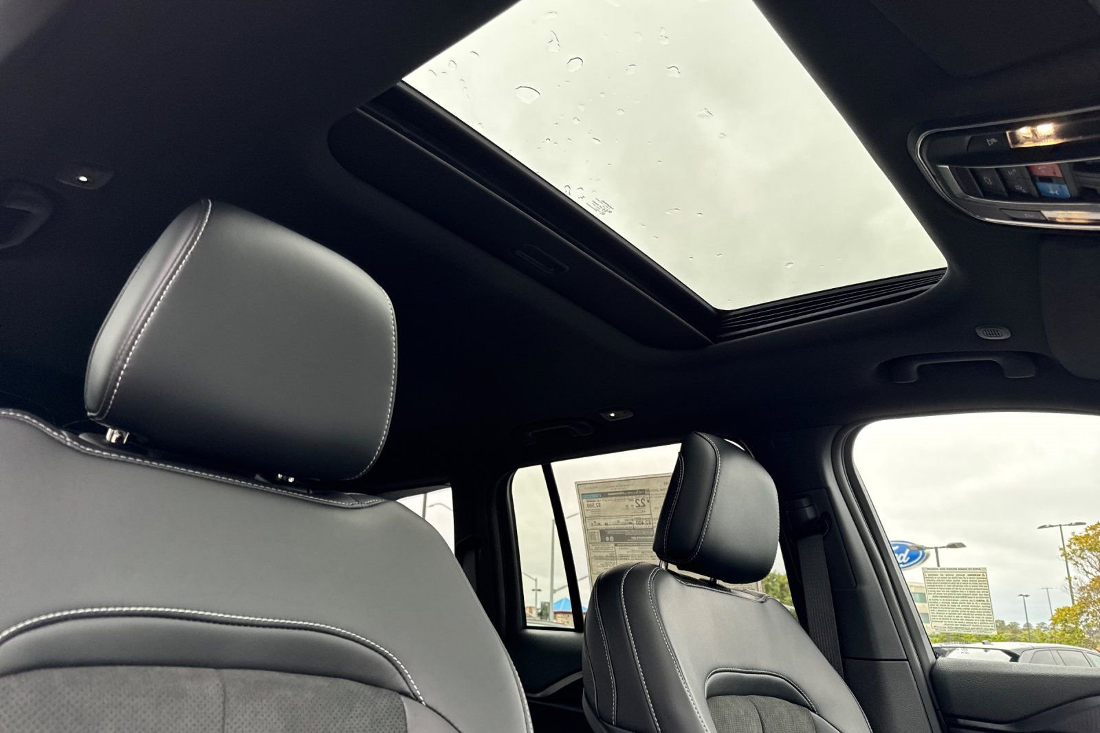 New 2025 Jeep Grand Cherokee Laredo image 19