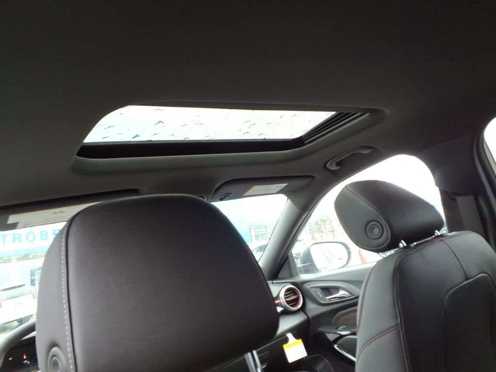 New 2026 Chevrolet Trax RS w/ Sunroof Package FWD image 7