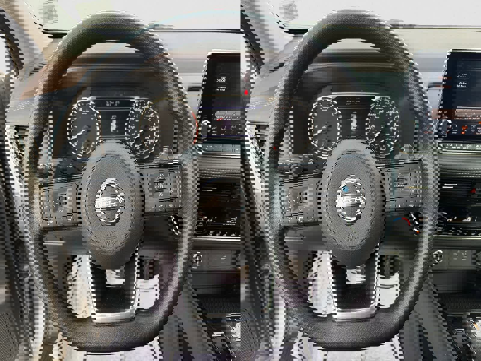 Used 2022 Nissan Rogue SV image 13