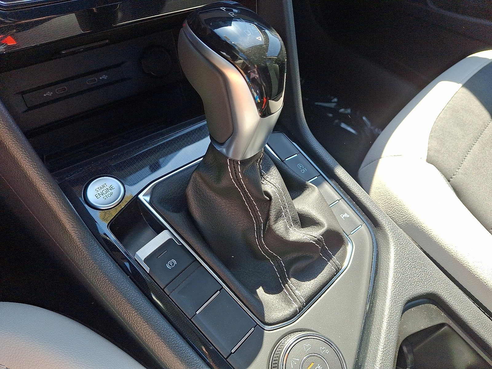 New 2025 Volkswagen Taos SE AWD/4WD image 11