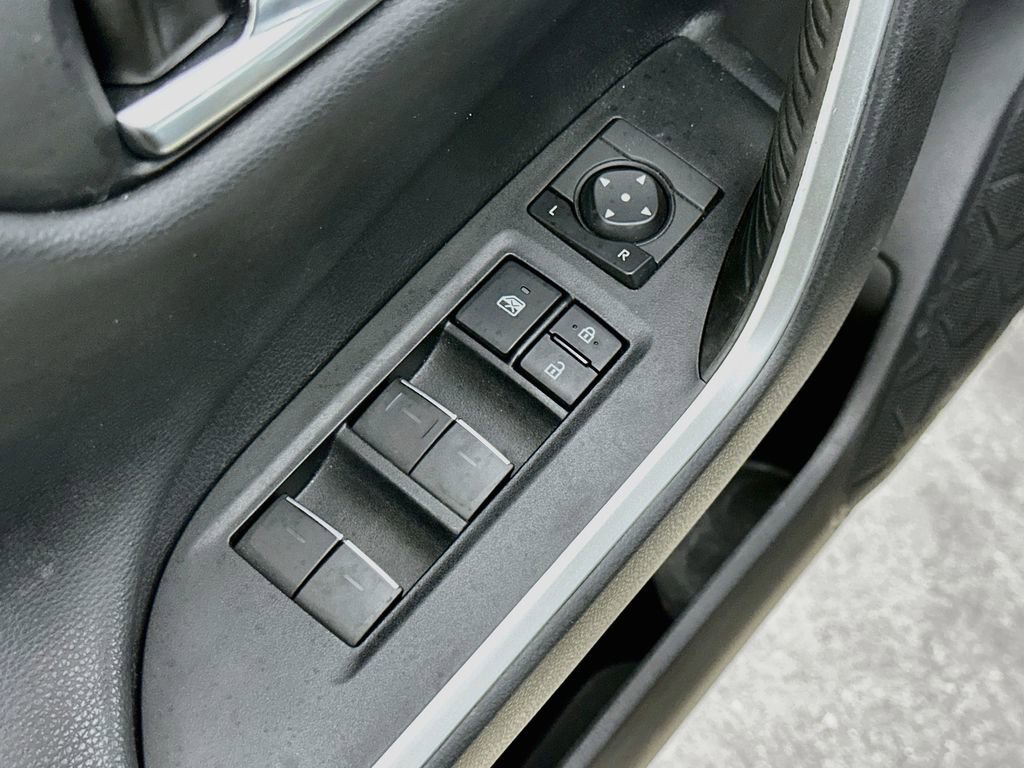 Used 2022 Toyota RAV4 XSE AWD/4WD image 18