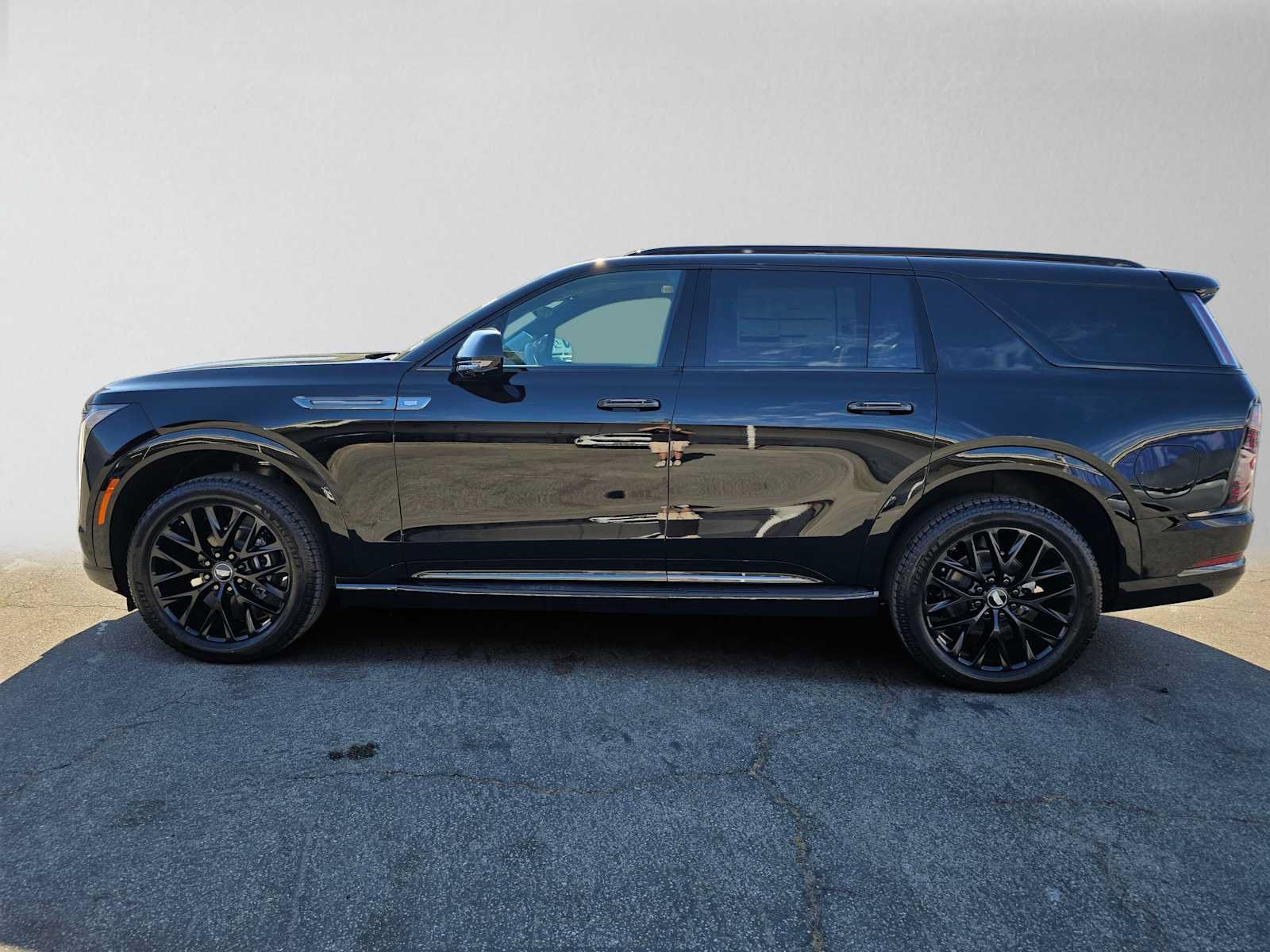 New 2026 Cadillac Escalade IQL Sport 2 w/ LPO, ONYX Package AWD/4WD image 6