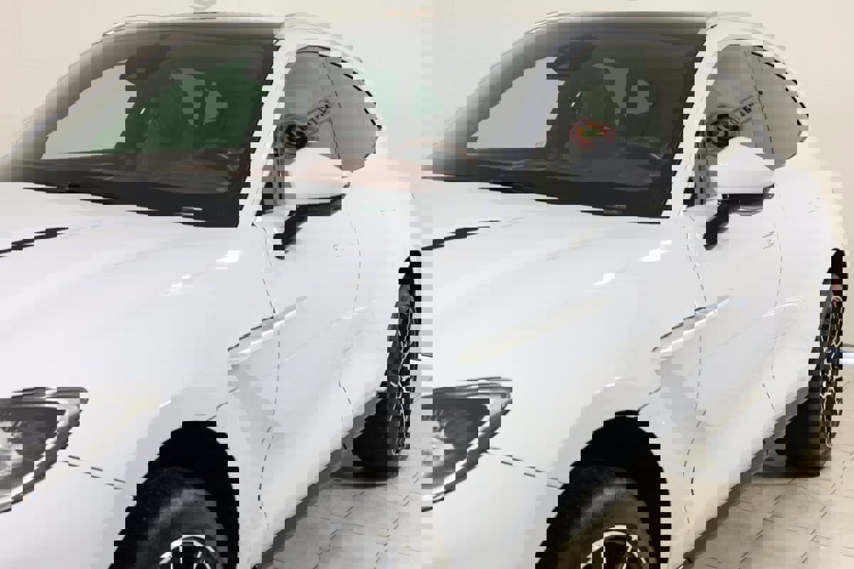 Used 2021 Aston Martin DBX image 46