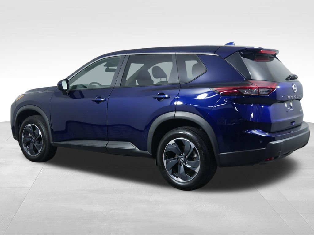 Used 2025 Nissan Rogue SV AWD/4WD image 8