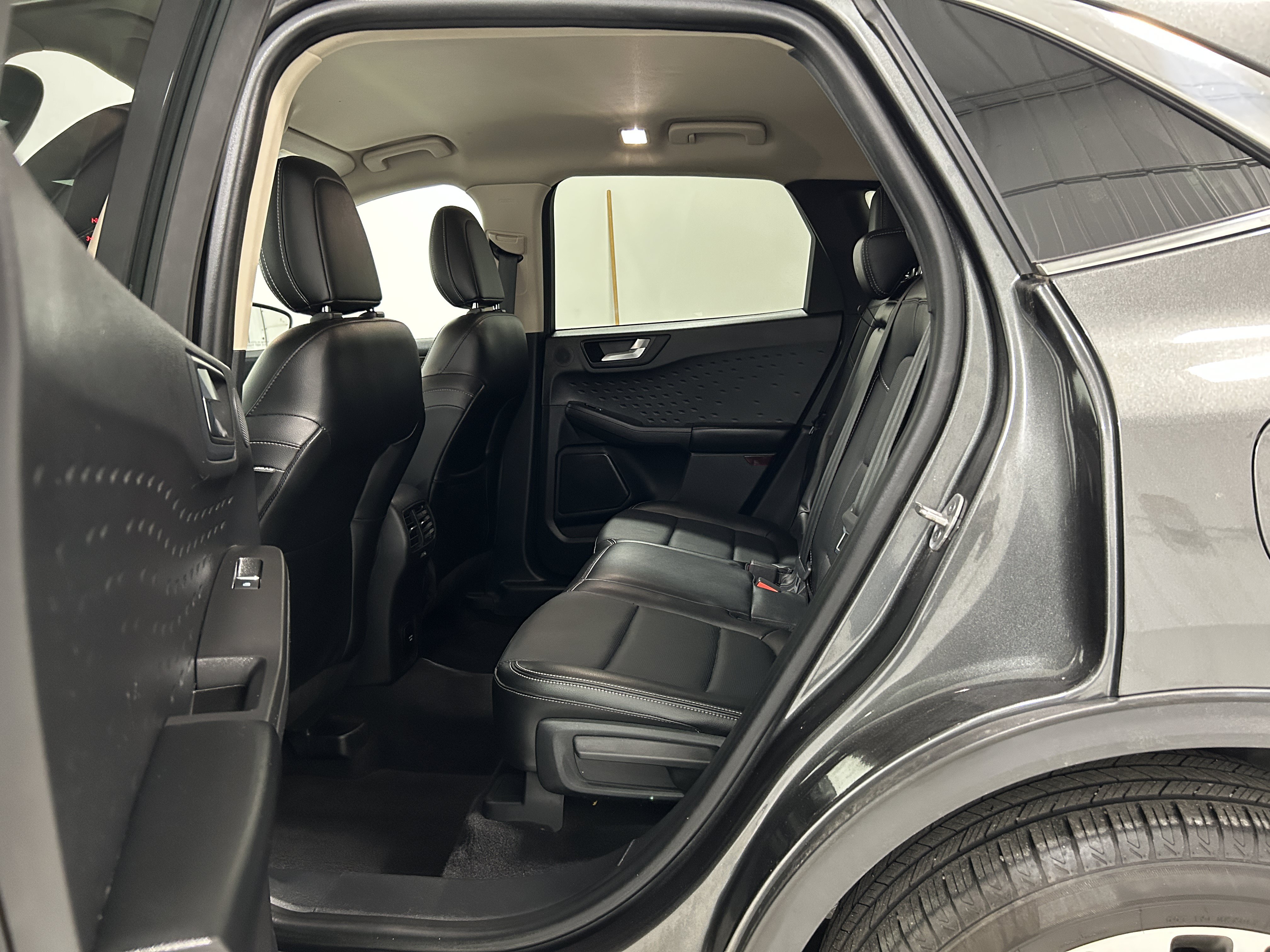 Used 2020 Ford Escape Titanium AWD/4WD image 27
