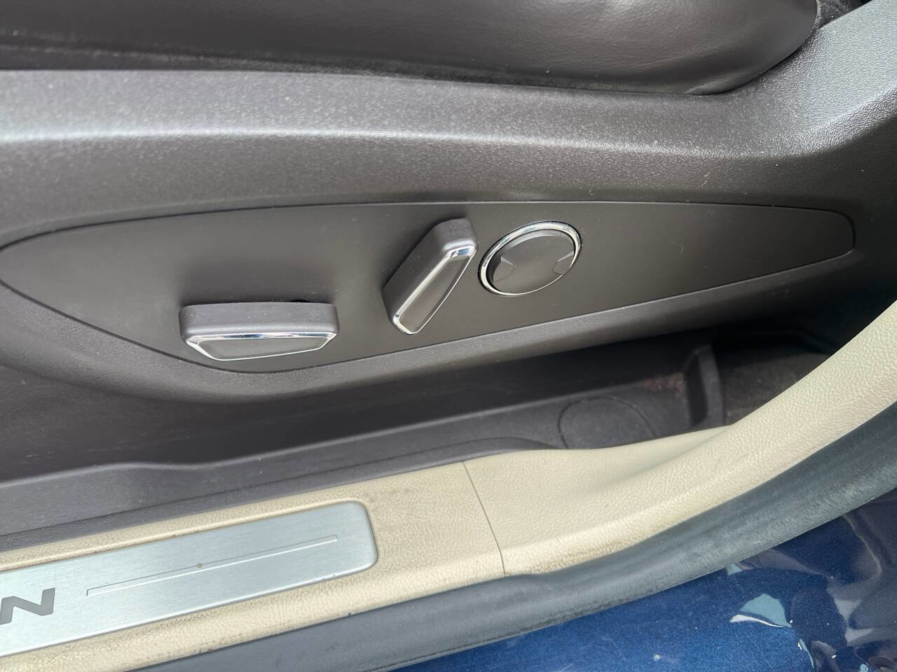 Used 2015 Lincoln MKC AWD w/ Equipment Group 102A Reserve image 17