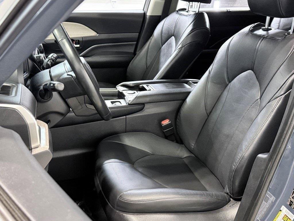 Used 2024 Toyota Grand Highlander Limited image 23
