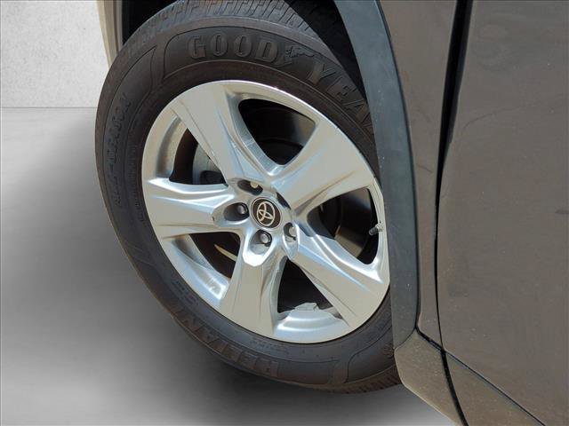 Used 2023 Toyota Highlander L FWD image 8