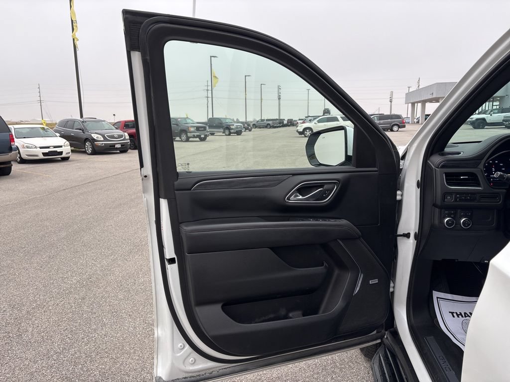 Used 2023 GMC Yukon SLT AWD/4WD image 16