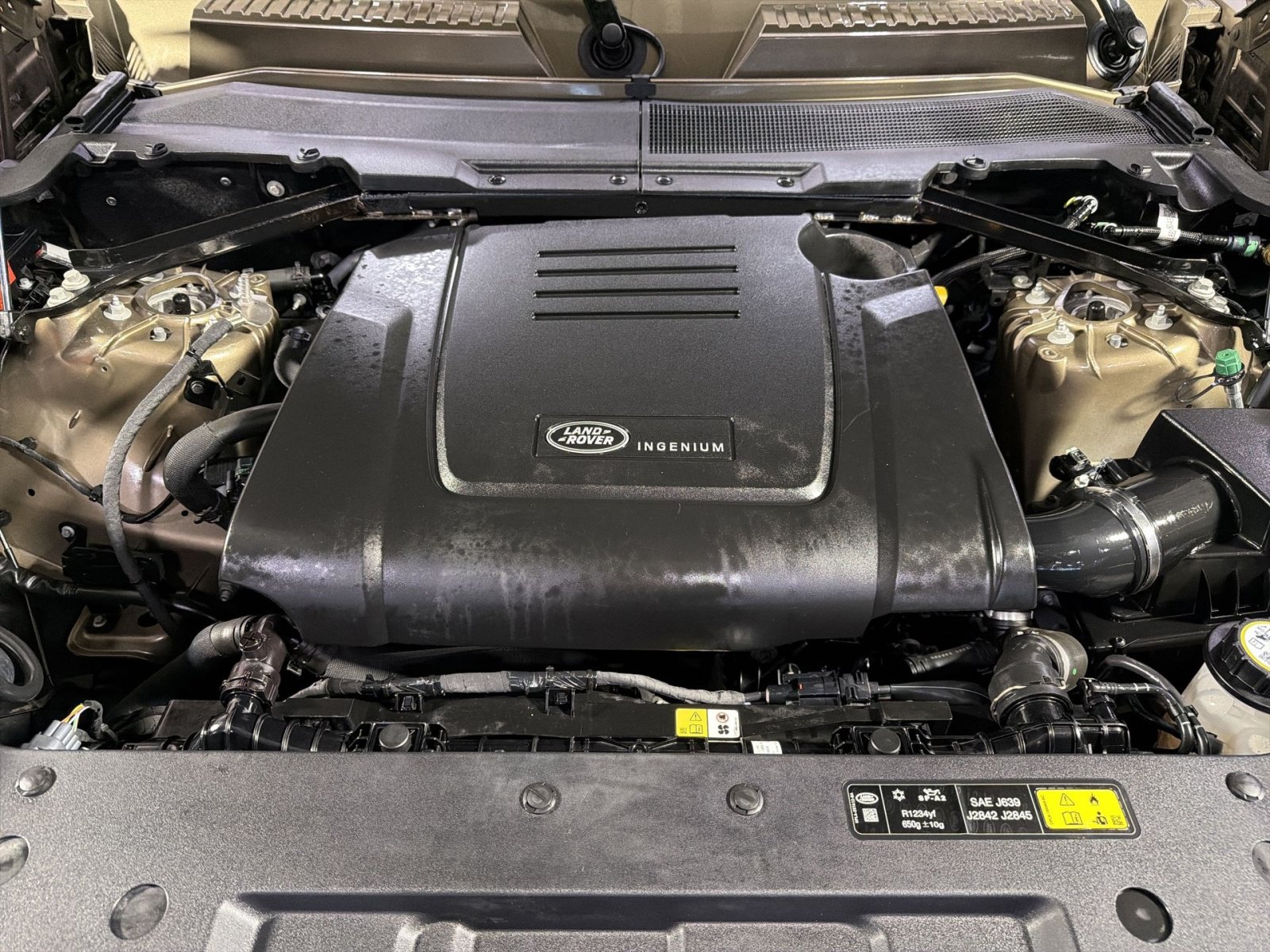 Used 2025 Land Rover Defender 110 S AWD/4WD image 32