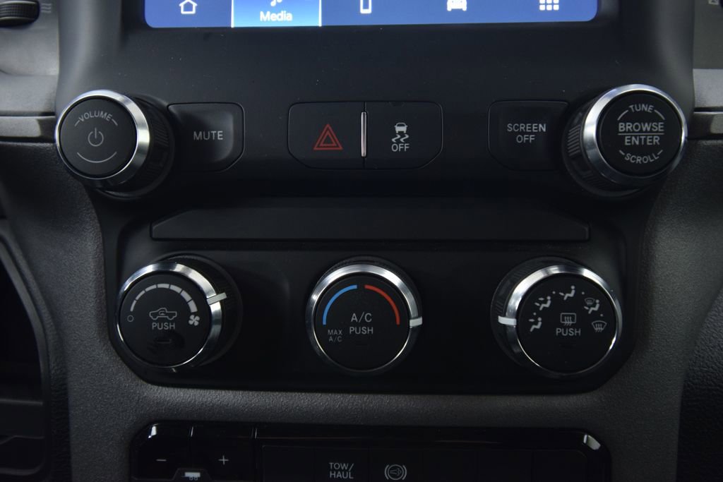 Used 2024 RAM 2500 Tradesman w/ Chrome Appearance Group image 33