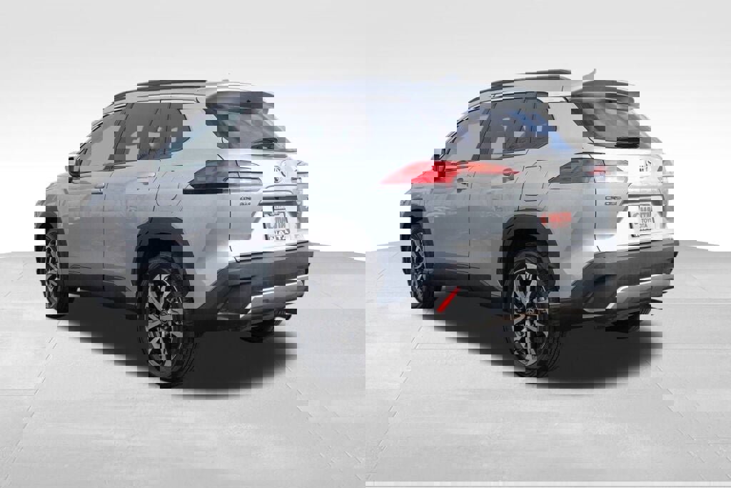 Used 2024 Toyota Corolla Cross XLE image 6