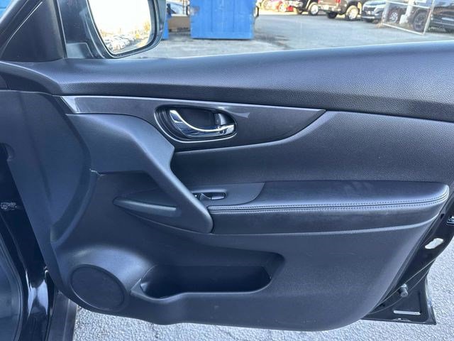 Used 2017 Nissan Rogue S image 8