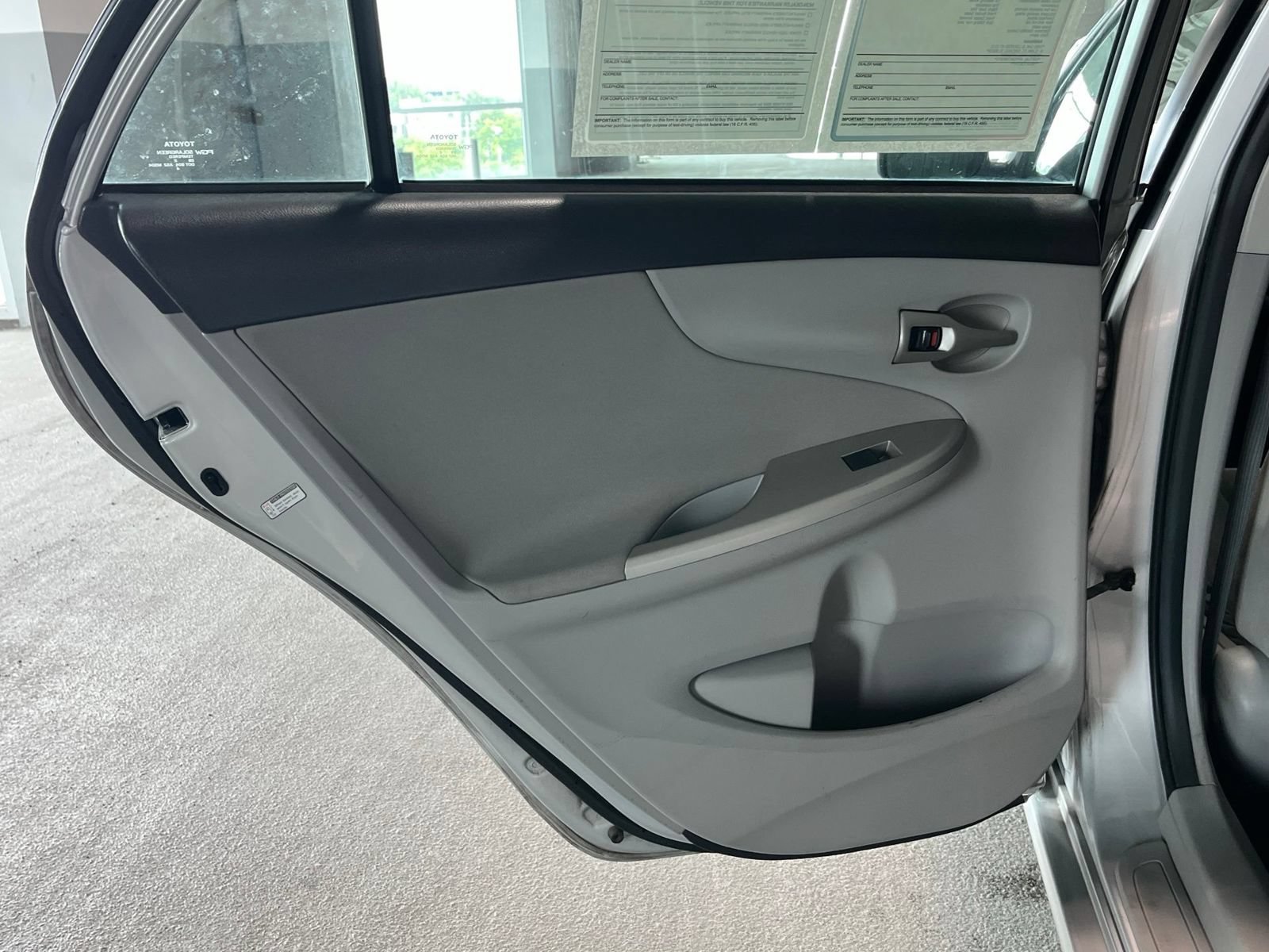 Used 2012 Toyota Corolla LE FWD image 24