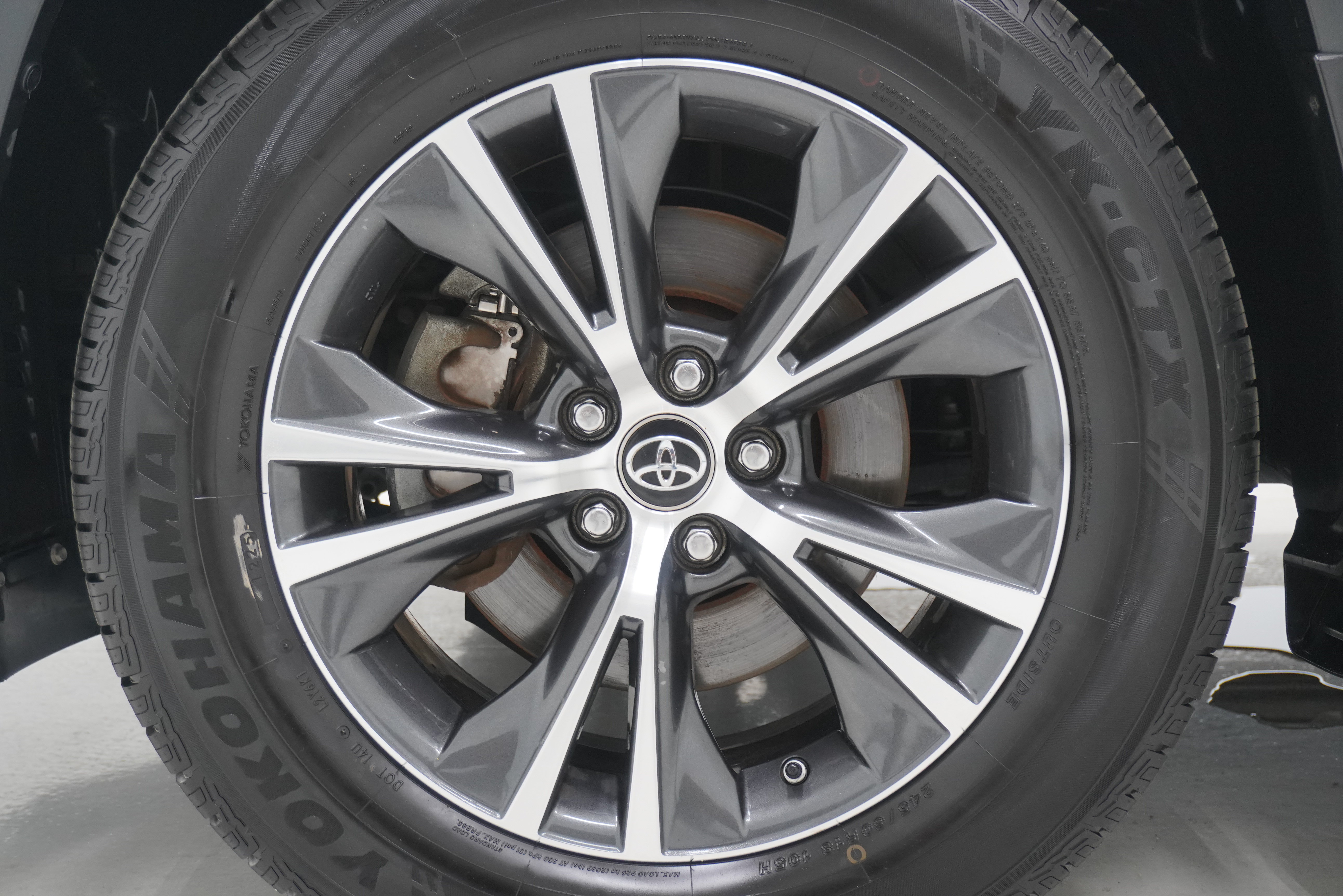 Used 2018 Toyota Highlander Plus FWD image 28