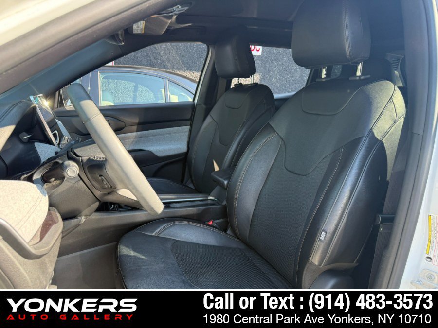 Used 2023 Jeep Compass Latitude w/ Sun and Sound Group AWD/4WD image 26