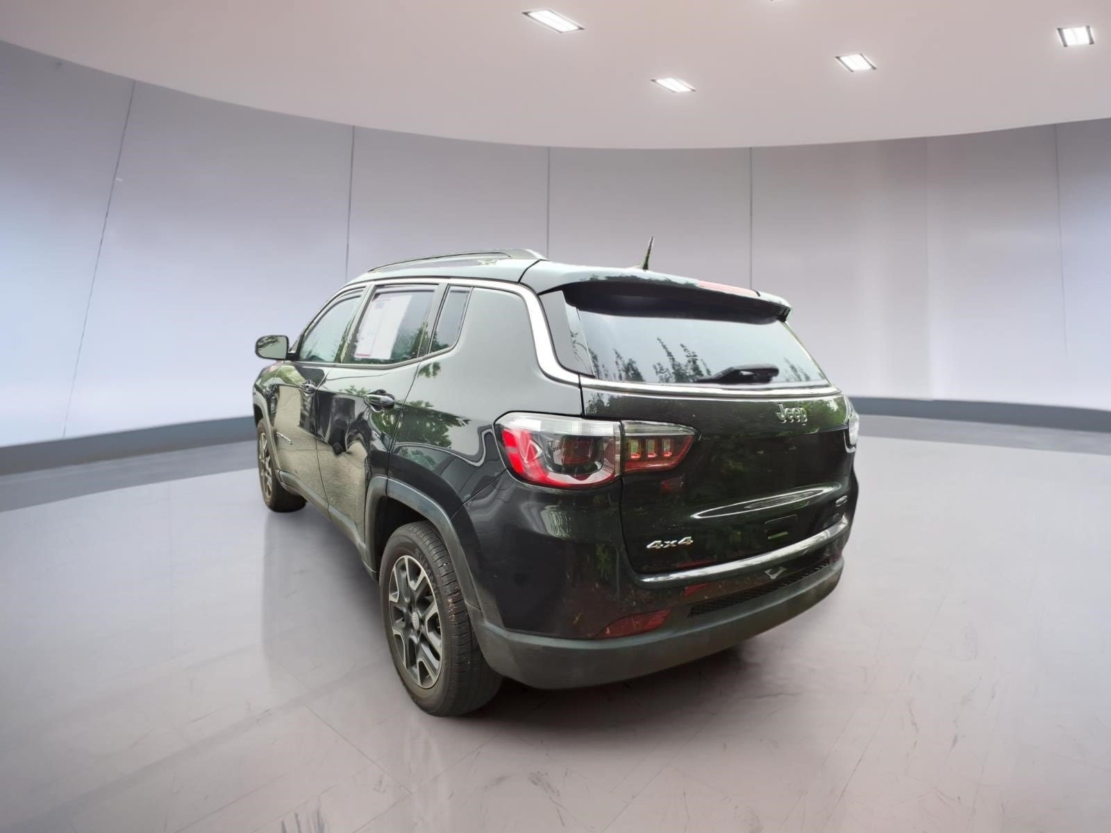 Used 2022 Jeep Compass Latitude AWD/4WD image 3