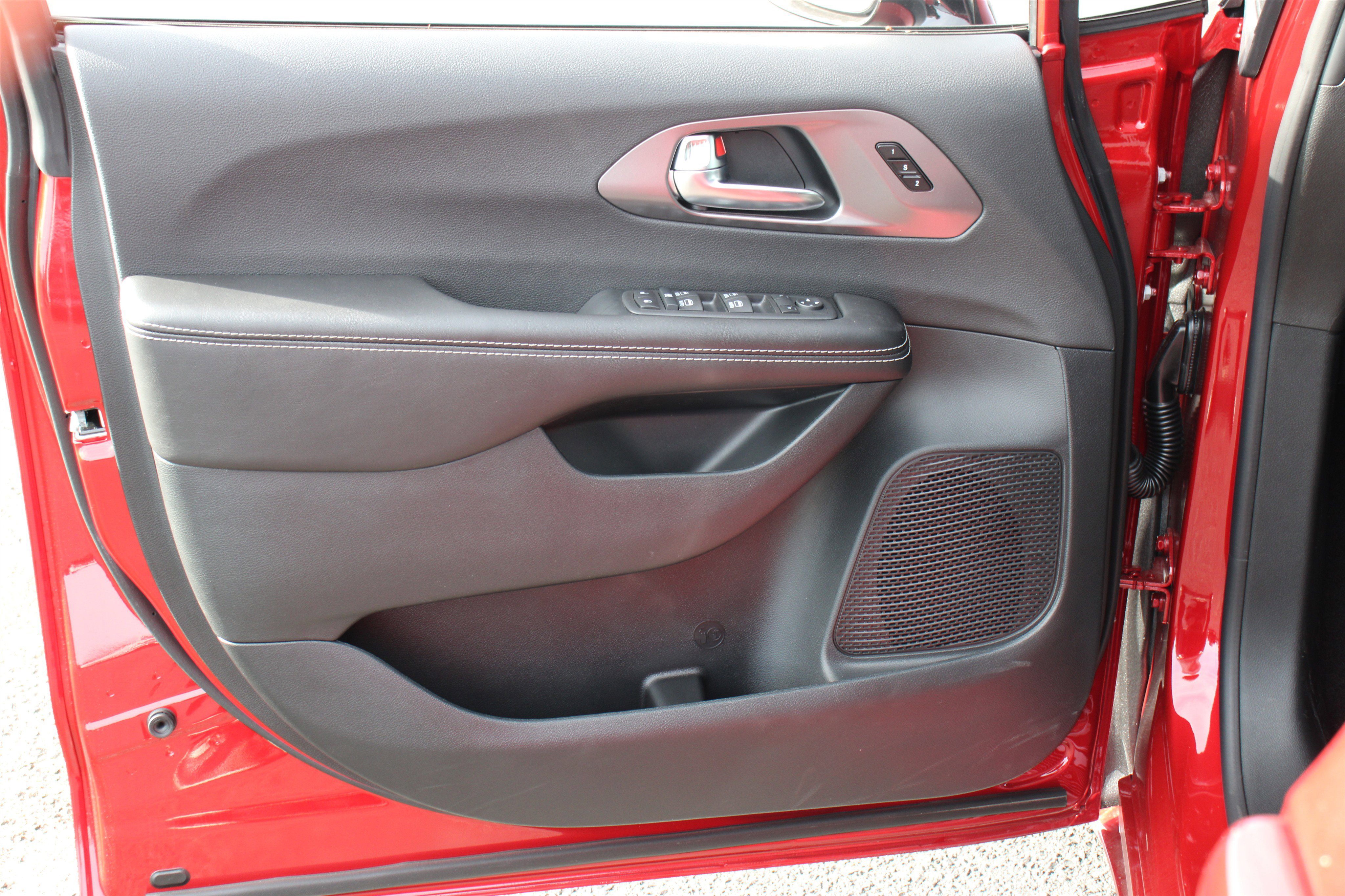 New 2026 Chrysler Pacifica Select image 6