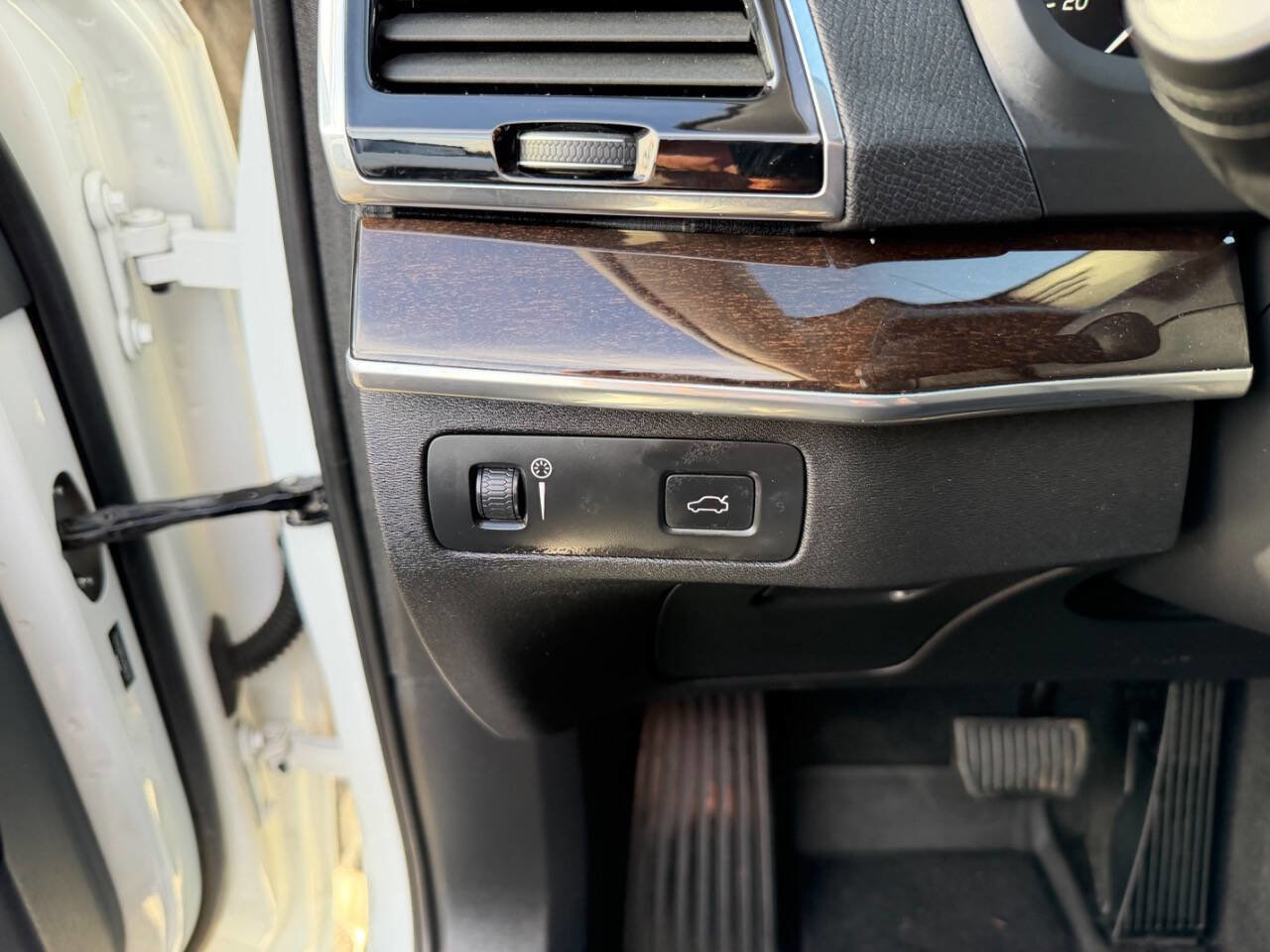 Used 2018 Volvo XC90 T6 Momentum w/ Convenience Package image 39