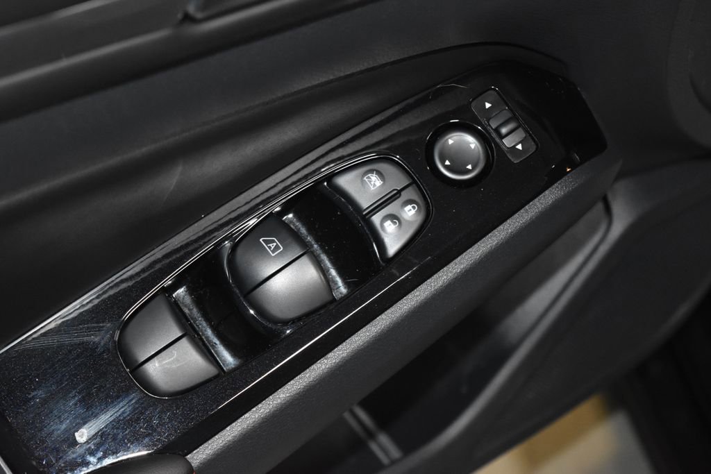 Certified 2024 Nissan Altima 2.0 SR image 5