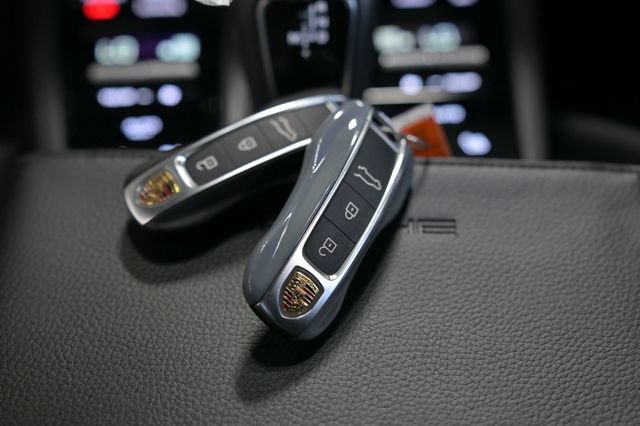Used 2022 Porsche Cayenne Turbo GT AWD/4WD image 57