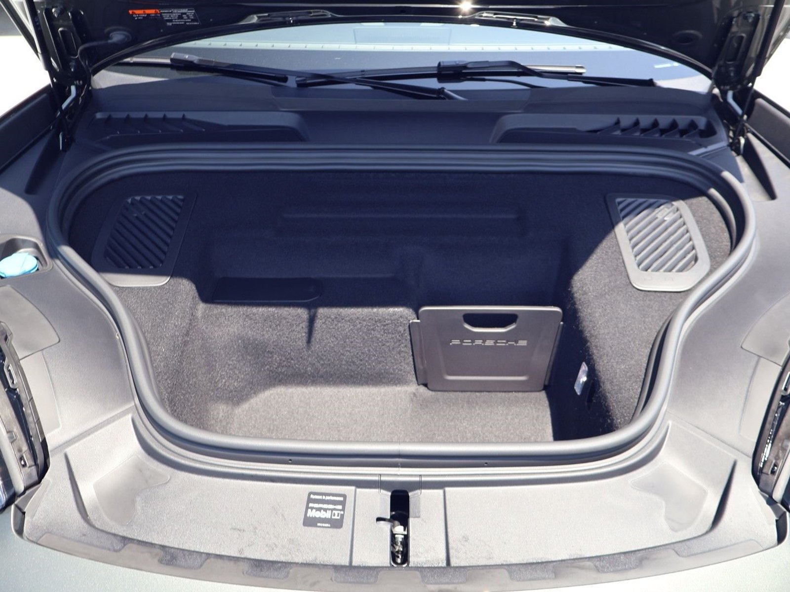 New 2026 Porsche Macan Turbo Electric RWD image 25