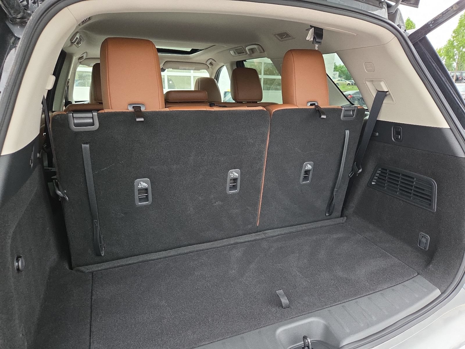 Used 2024 Nissan Pathfinder Platinum FWD image 18