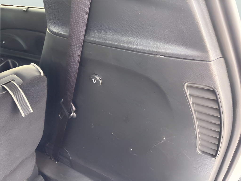 Used 2025 Chrysler Pacifica Limited FWD image 13