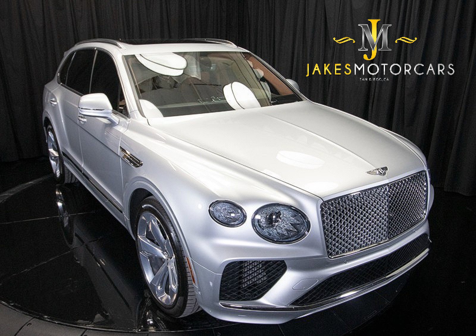 Used 2023 Bentley Bentayga Plug-In Hybrid image 22
