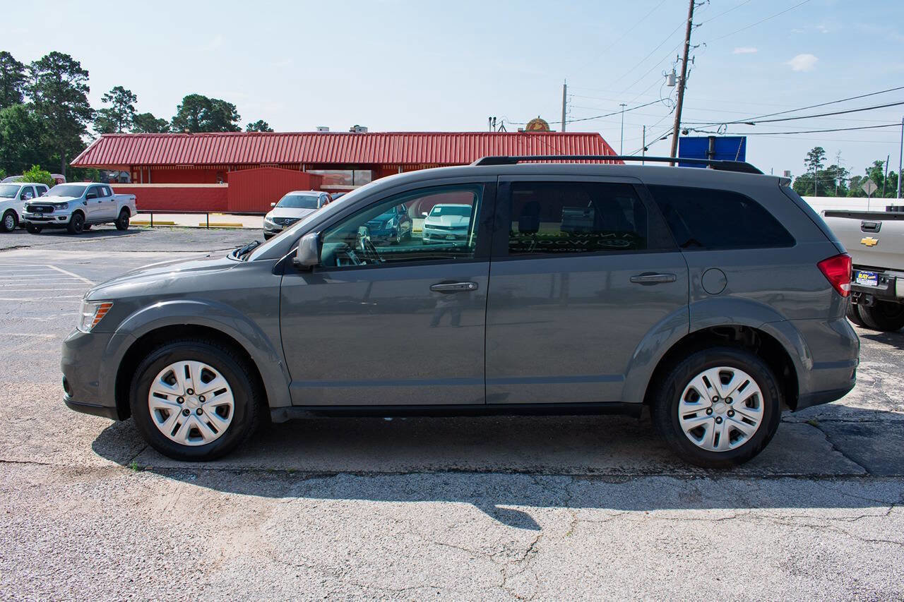 Used 2019 Dodge Journey SE w/ Connectivity Group FWD image 3