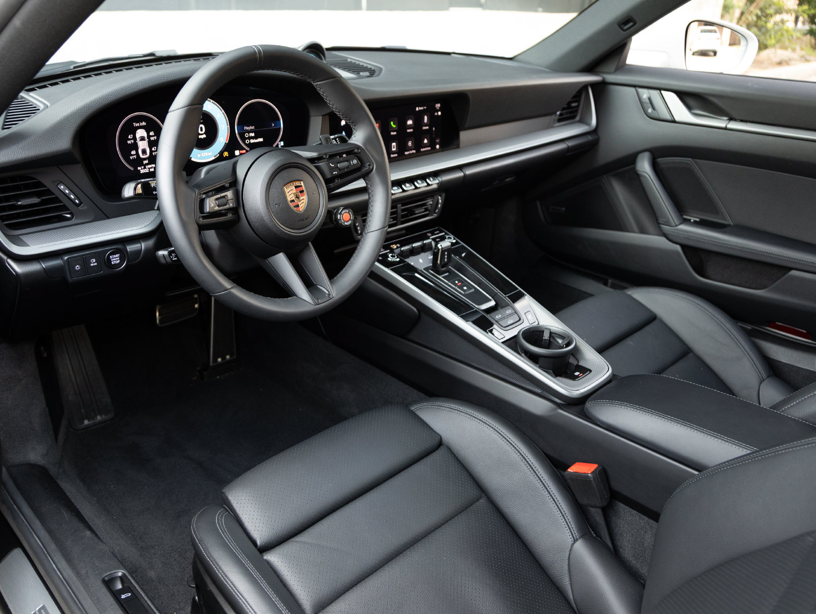 Certified 2025 Porsche 911 Carrera RWD image 4