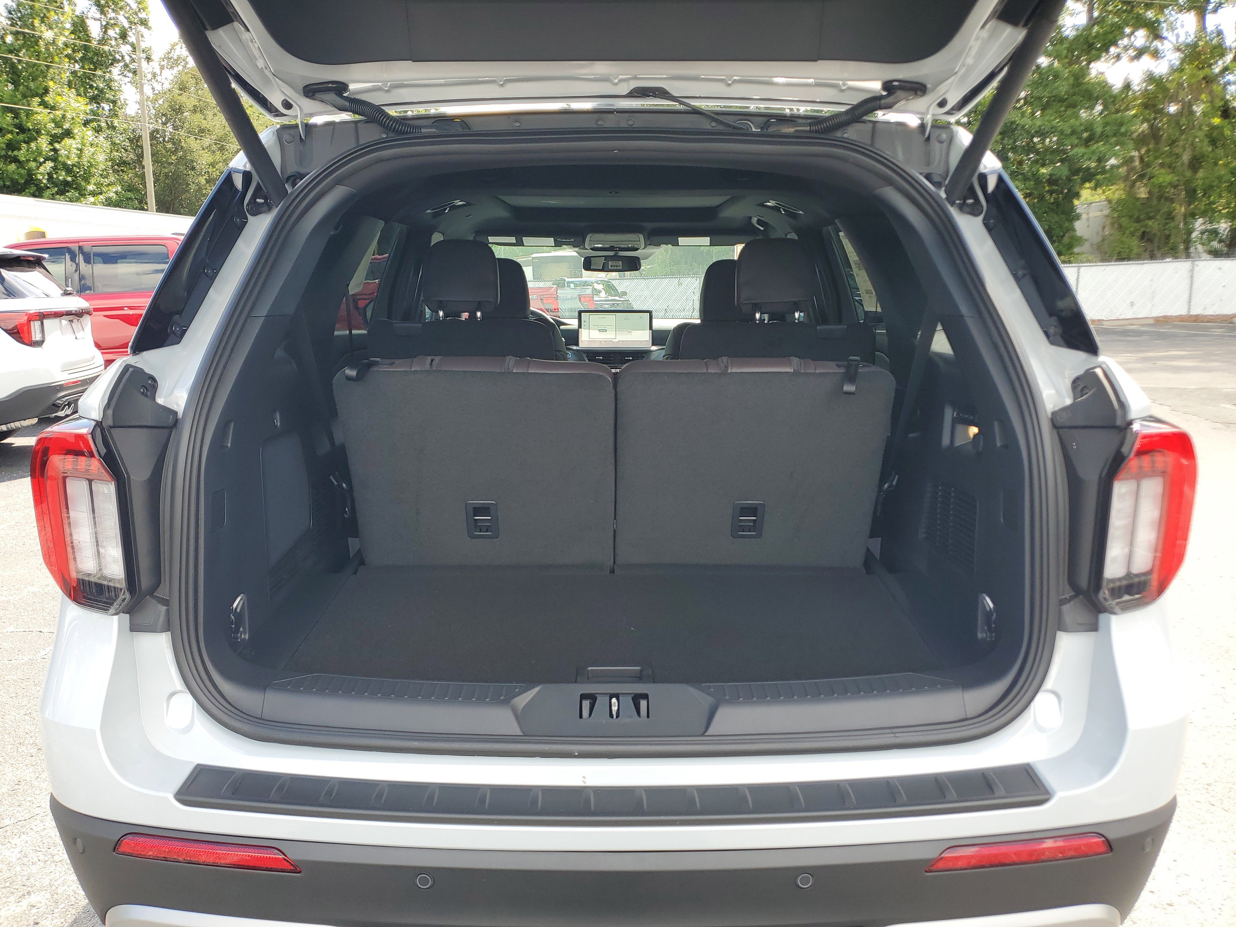 New 2026 Ford Explorer Platinum RWD image 9