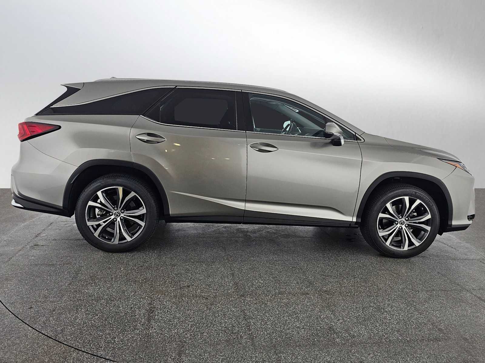Used 2018 Lexus RX 350L FWD image 2