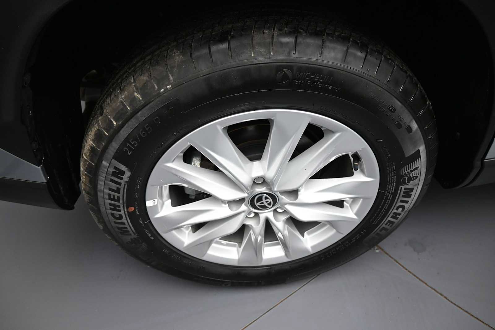 Used 2024 Toyota Corolla Cross LE w/ Moonroof Package AWD/4WD image 11
