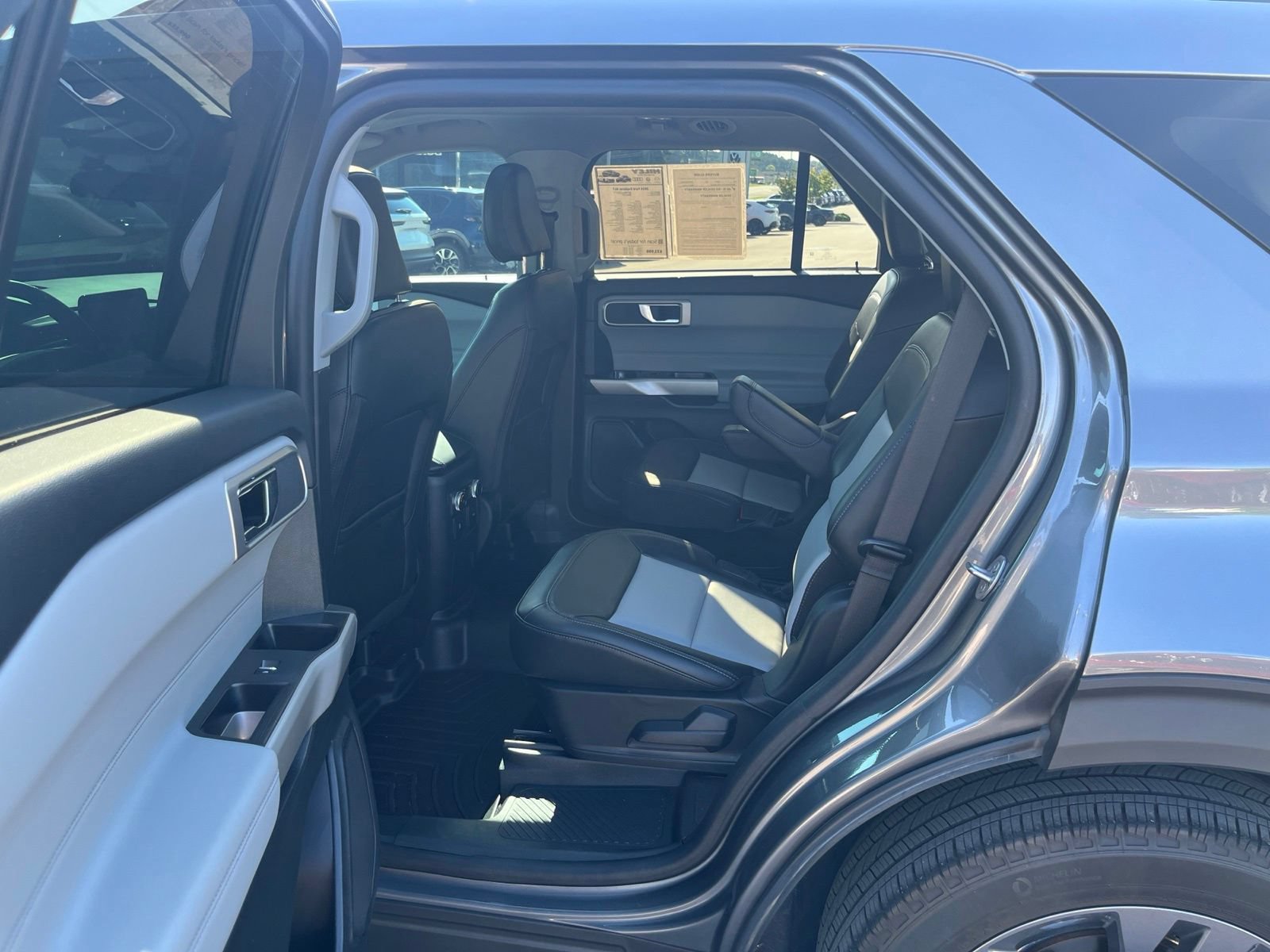 Used 2024 Ford Explorer XLT w/ Equipment Group 202A AWD/4WD image 31