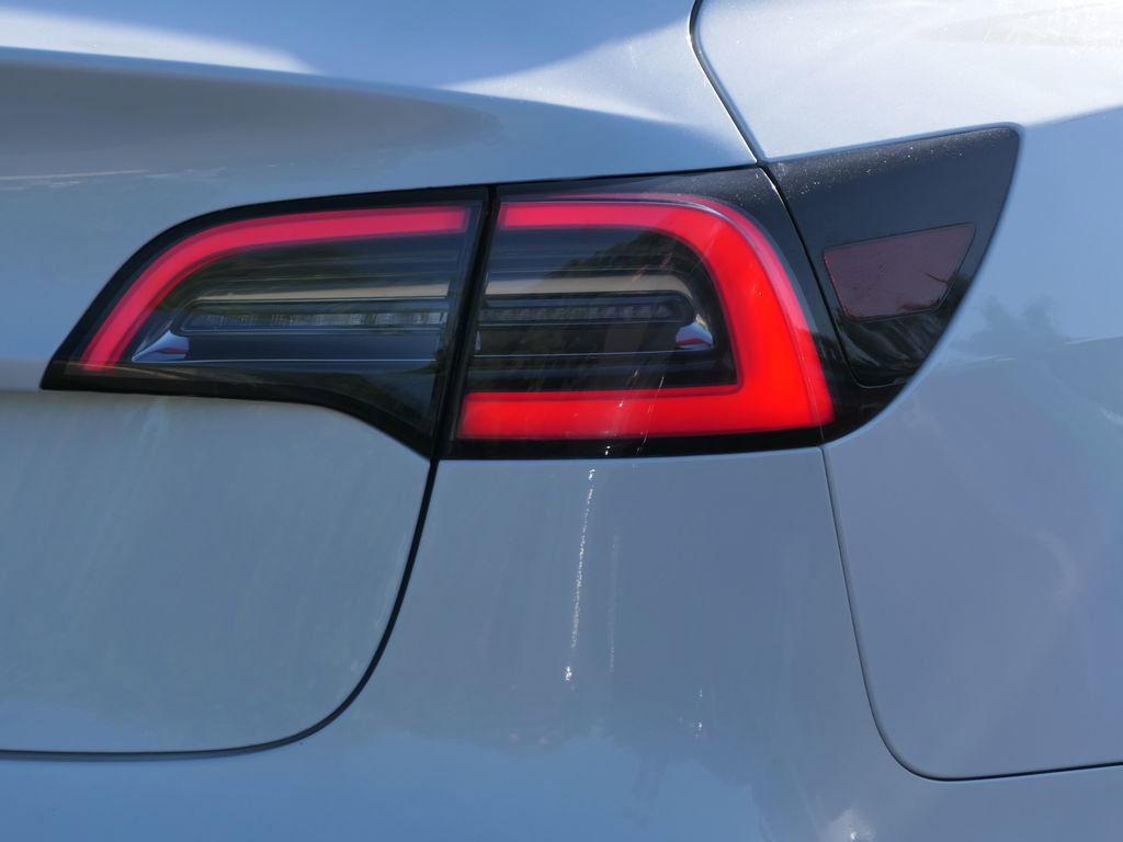 Used 2023 Tesla Model 3 Standard Range image 3