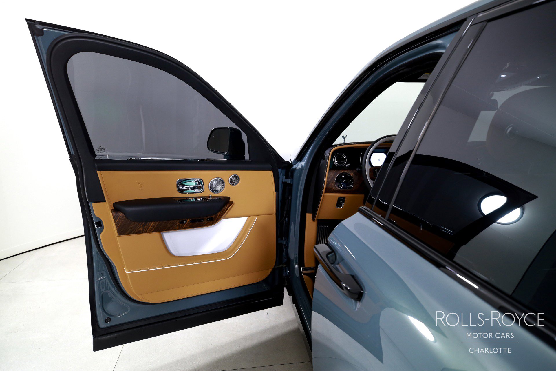 Used 2025 Rolls-Royce Cullinan image 11