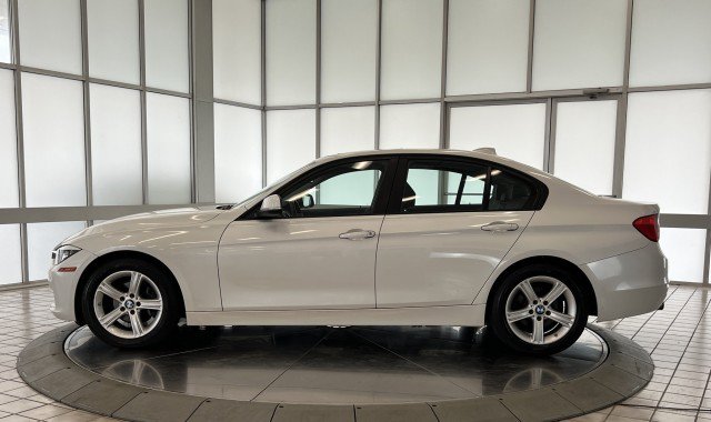 Used 2013 BMW 320i xDrive Sedan AWD/4WD image 4