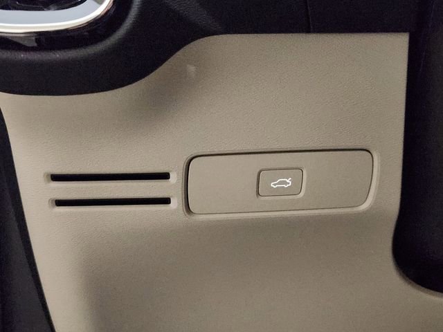 New 2026 Volvo XC40 B4 Plus w/ Protection Package Premier image 21