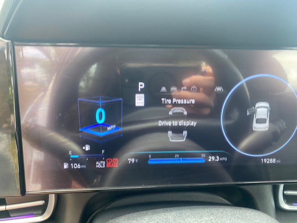 Certified 2024 Hyundai Elantra Limited FWD image 33