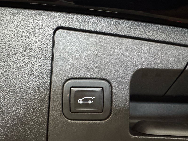 Used 2019 Cadillac XT4 Premium Luxury w/ Cold Weather Package image 23