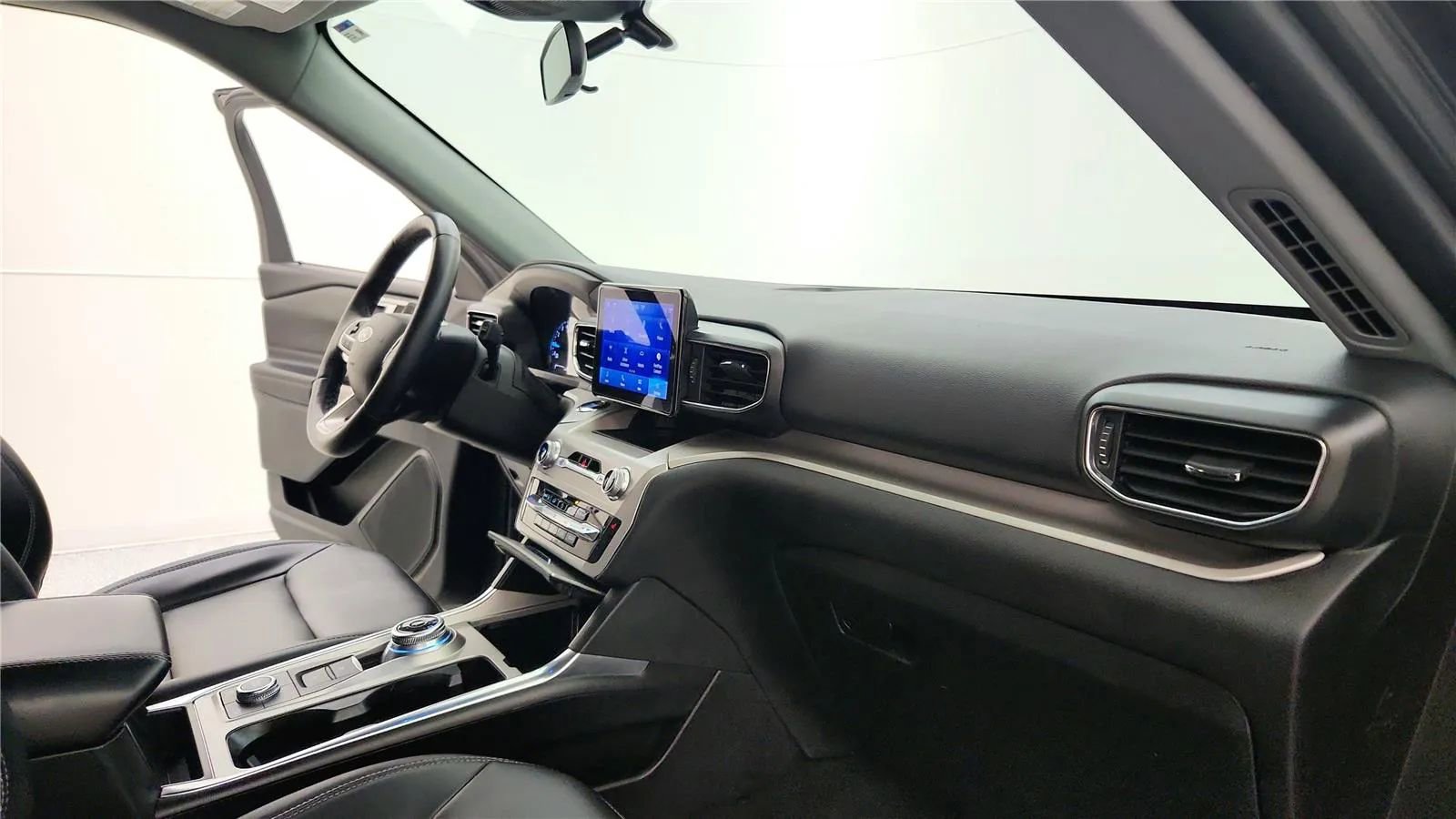 Used 2023 Ford Explorer XLT w/ Equipment Group 202A image 40