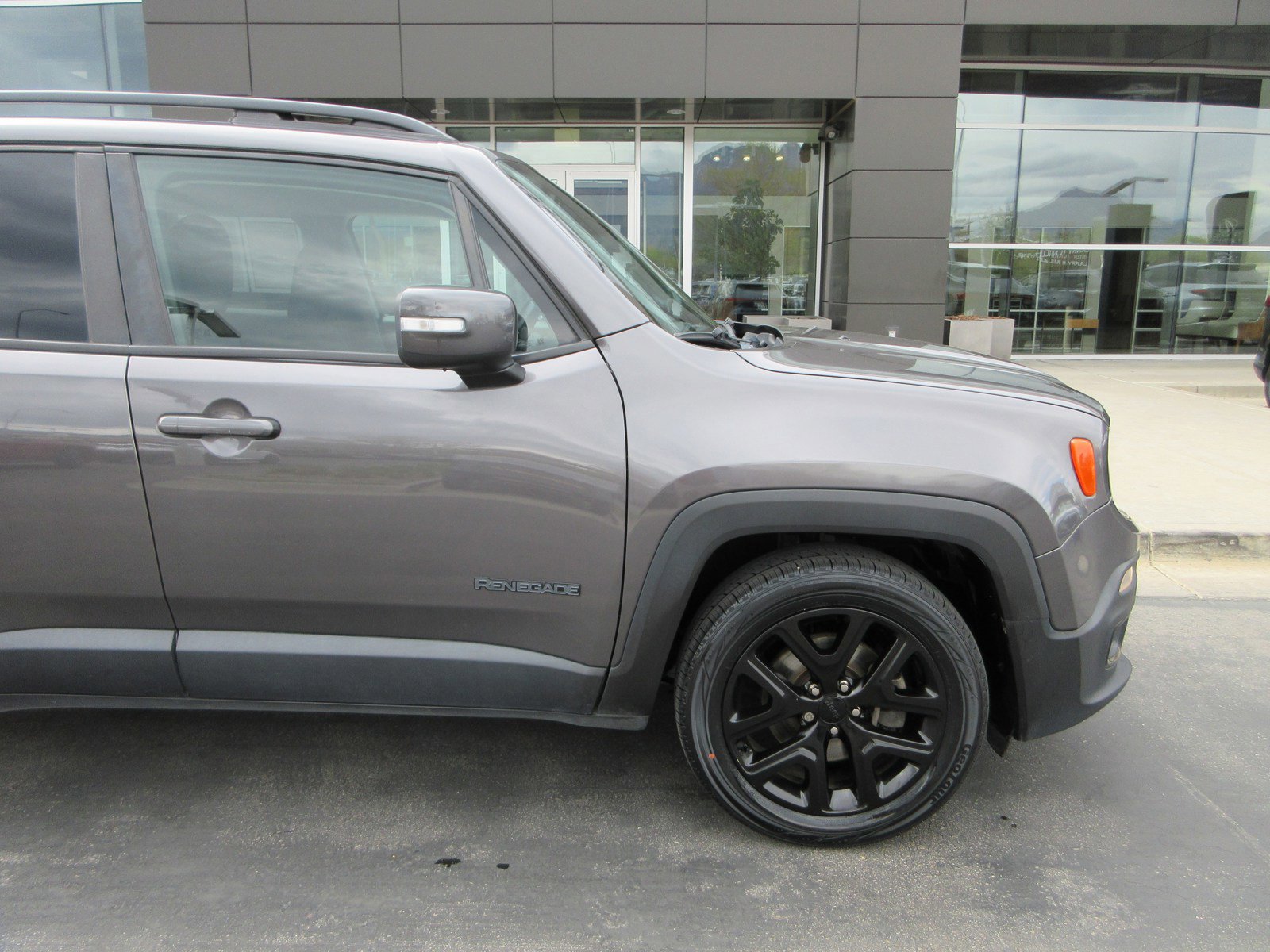 Used 2018 Jeep Renegade Altitude w/ UConnect 8.4 Nav Group FWD image 13