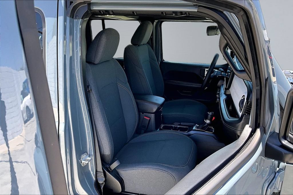 Used 2025 Jeep Wrangler Unlimited Sahara AWD/4WD image 16