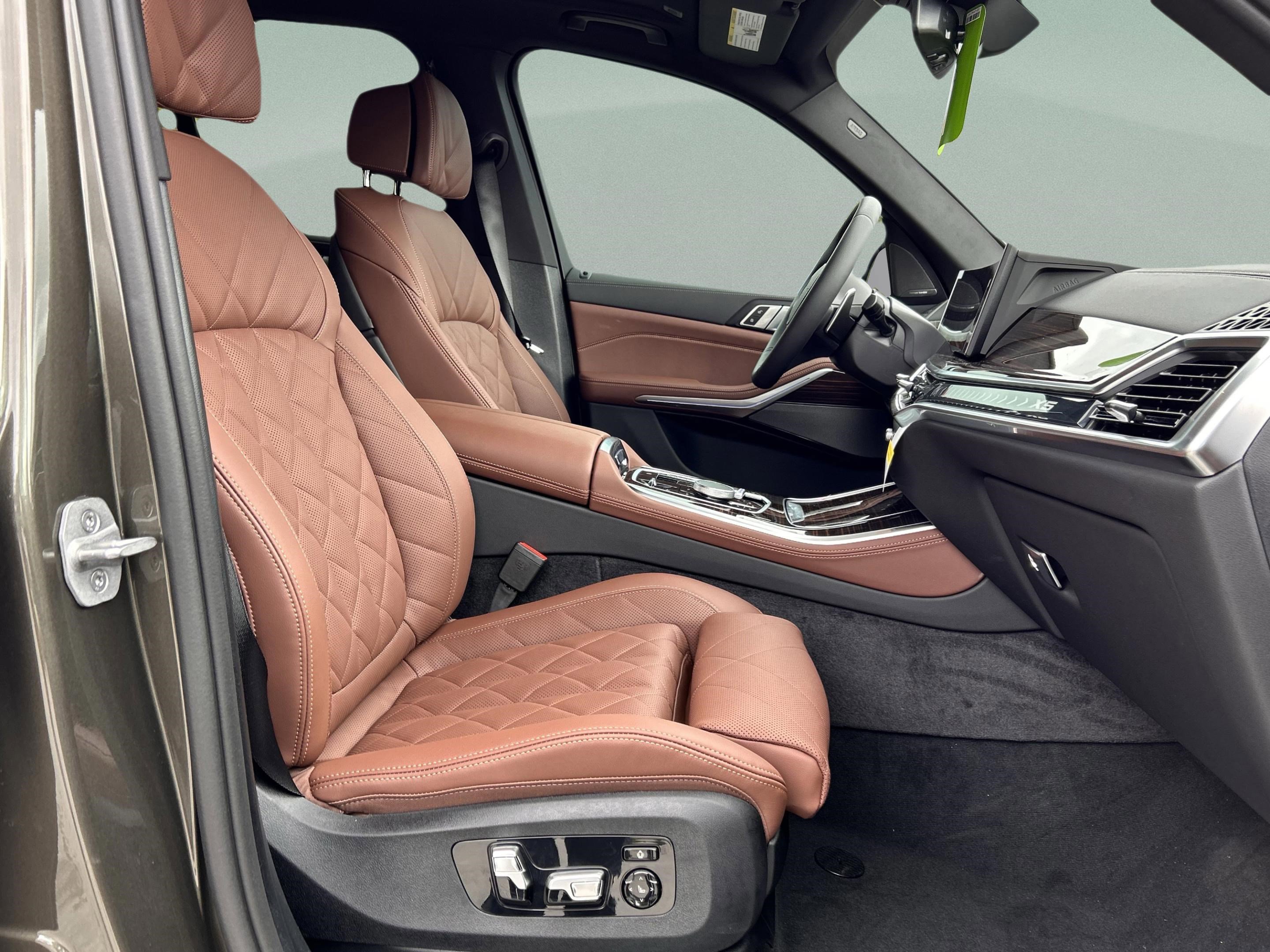 Used 2026 BMW X5 xDrive50e w/ M Sport Package image 23