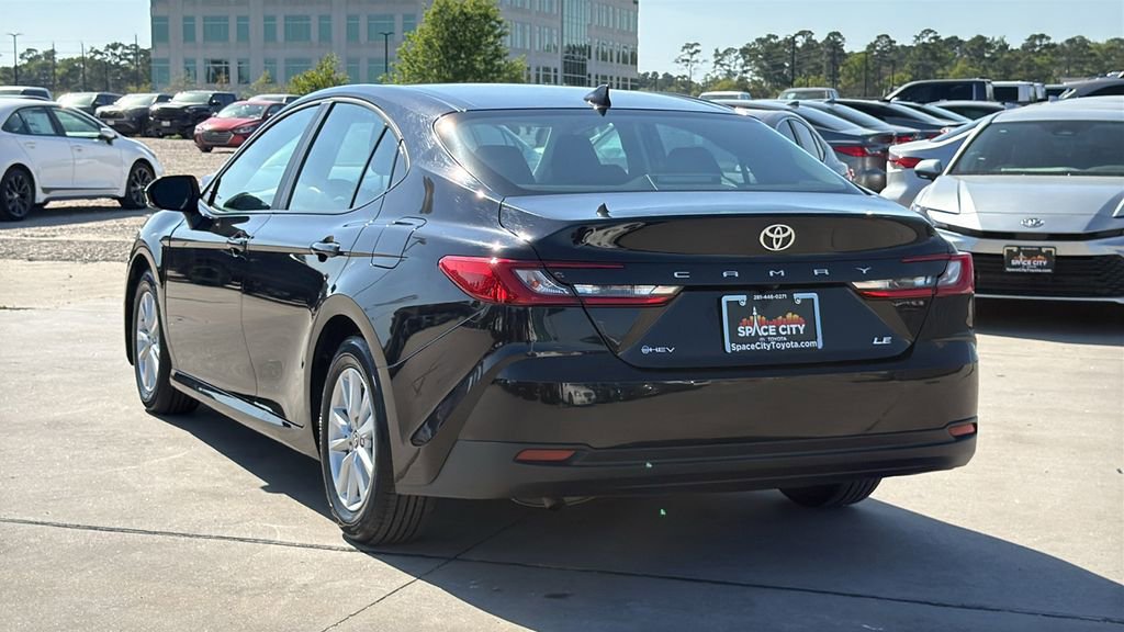 Used 2025 Toyota Camry LE image 3