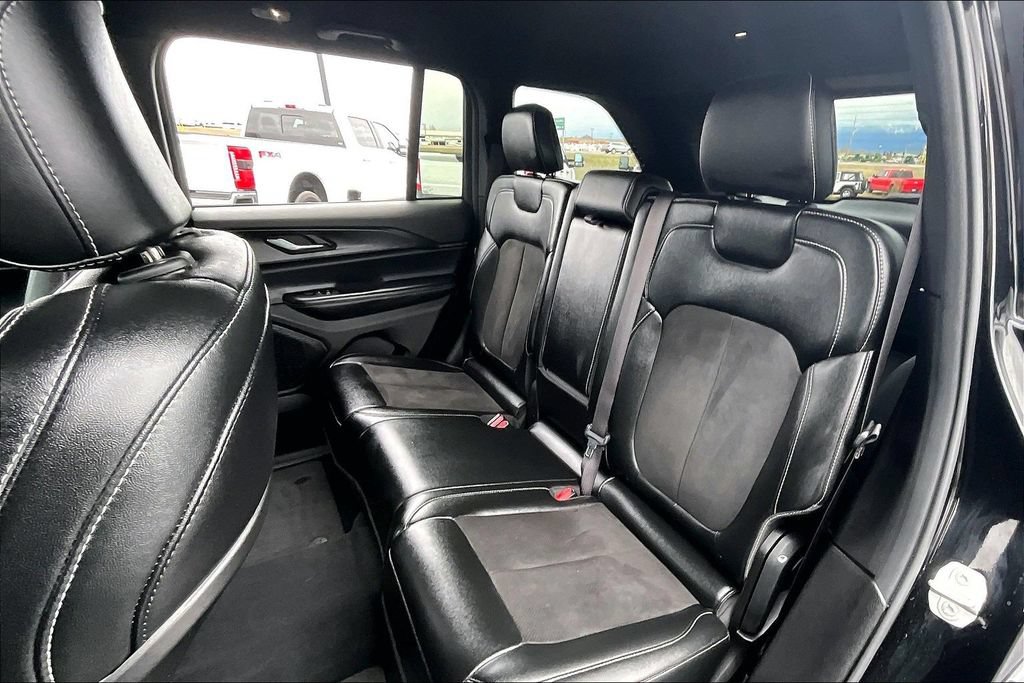 Used 2024 Jeep Grand Cherokee Altitude AWD/4WD image 26