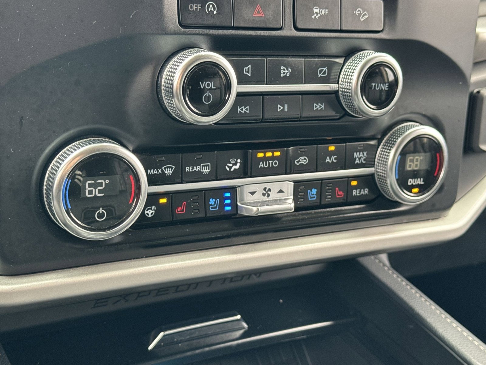 Used 2024 Ford Expedition Max XLT image 21