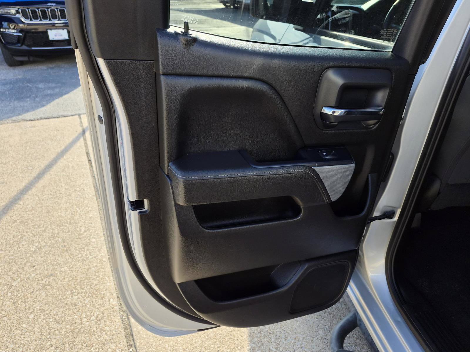 Used 2017 Chevrolet Silverado 1500 LT w/ Redline Edition AWD/4WD image 12