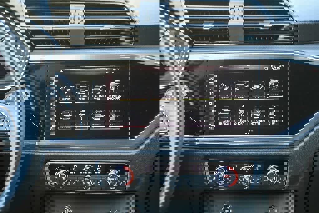 Used 2024 Audi Q3 2.0T Premium w/ Convenience Package image 14